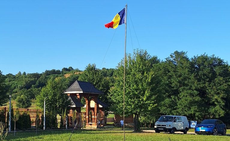 CARACTERE FORMATE SUB DRAPEL: Povestea plină de emoție a copiilor din Tabăra Cazonă „Tinerii Veterani” de la Comănești